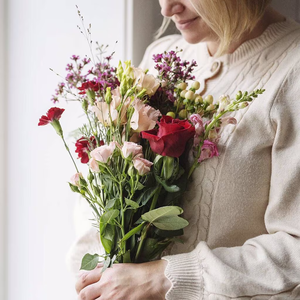 Fira mamma med blommor på mors dag 