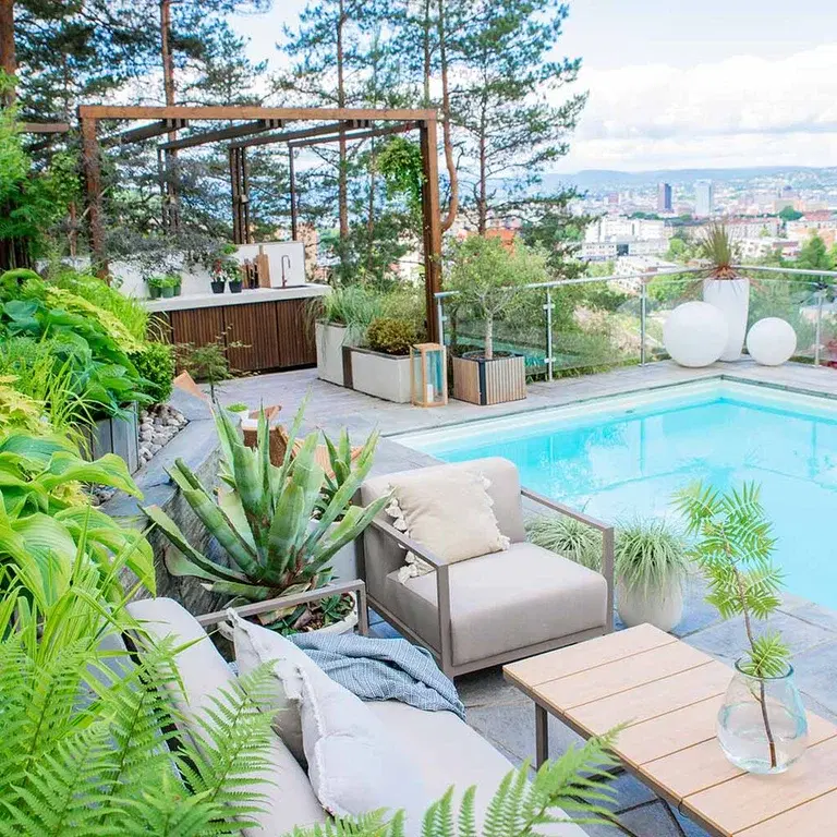 Garden visit: Nordic and minimalist style at Hanne's