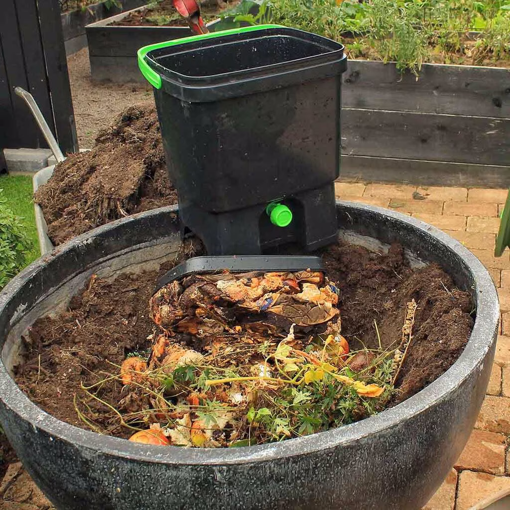 Bokashi – kompost som ger naturlig näring med hjälp av matrester 