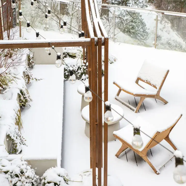 Garden visit: Torches, frost, and cozy corners at Hanne's in Oslo