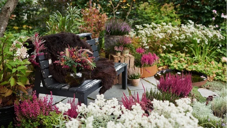 Make it autumnal on the balcony, terrace and at the entrance.