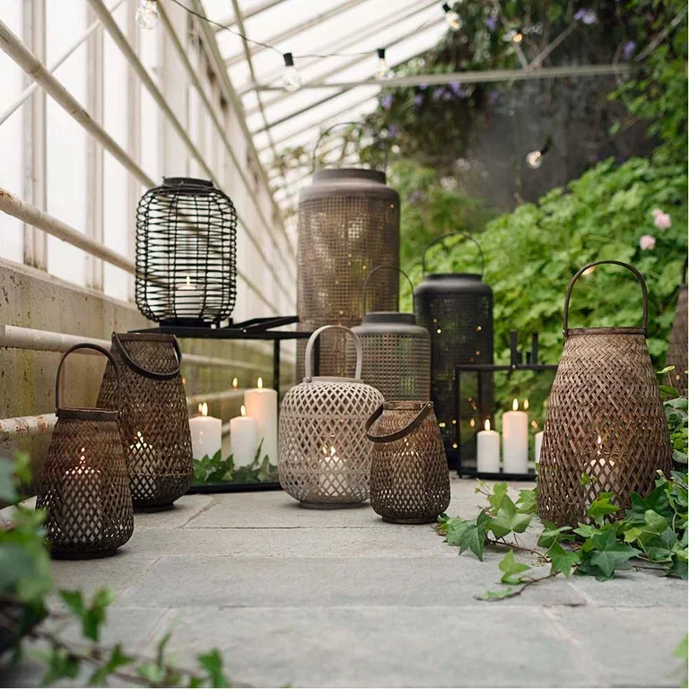 Make it autumnal on the balcony, terrace and at the entrance.