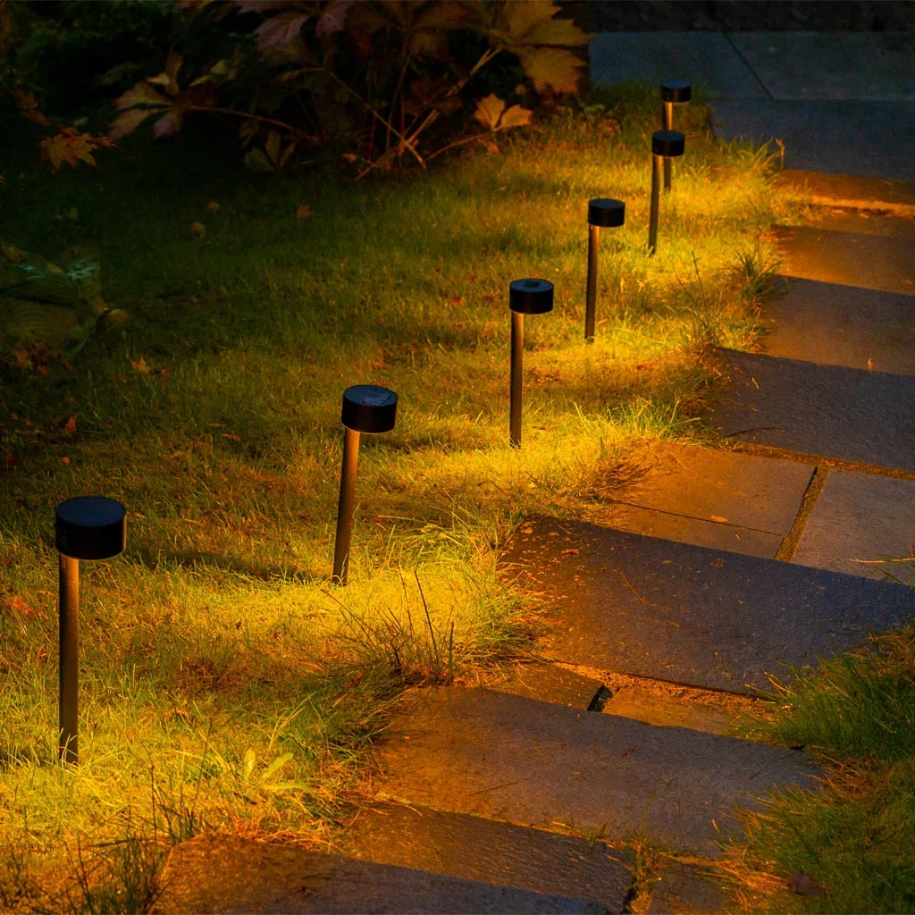 Garden visit: Hanne creates a magical autumn atmosphere with lights in the outdoor space