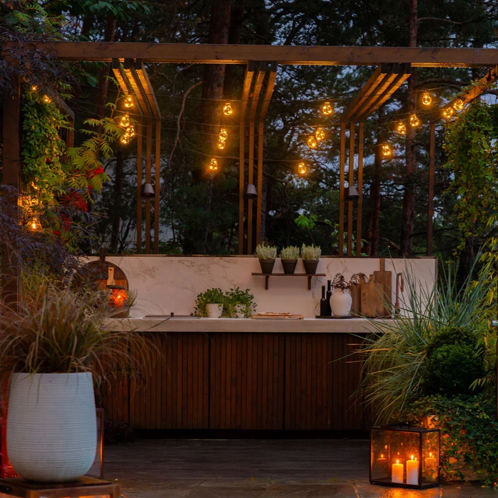 Garden visit: Hanne creates a magical autumn atmosphere with lights in the outdoor space